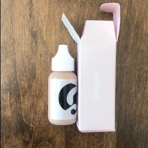 Glossier Perfecting Skin Tint - G11